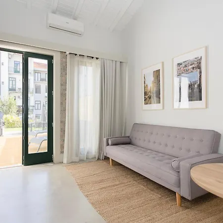 Liiiving In - Bolhao Garden