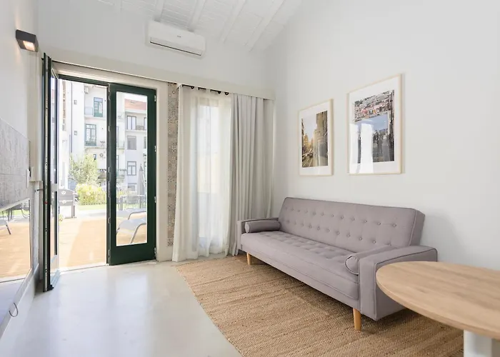 Liiiving In - Bolhao Garden