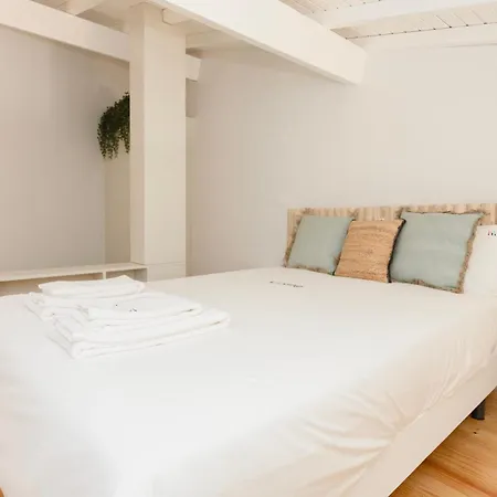 Liiiving In - Bolhao Garden