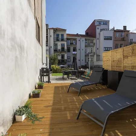 Liiiving In - Bolhao Garden Apartment *